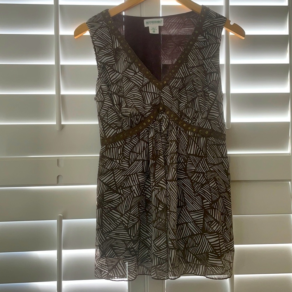 Motherhood Maternity | v-neck sleeveless blouse in bohemian brown print | M